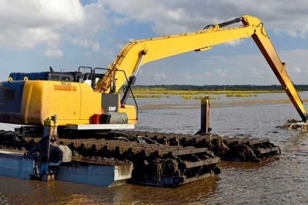 Choosing the Right Dredge Rental: Factors to Consider for Your Project