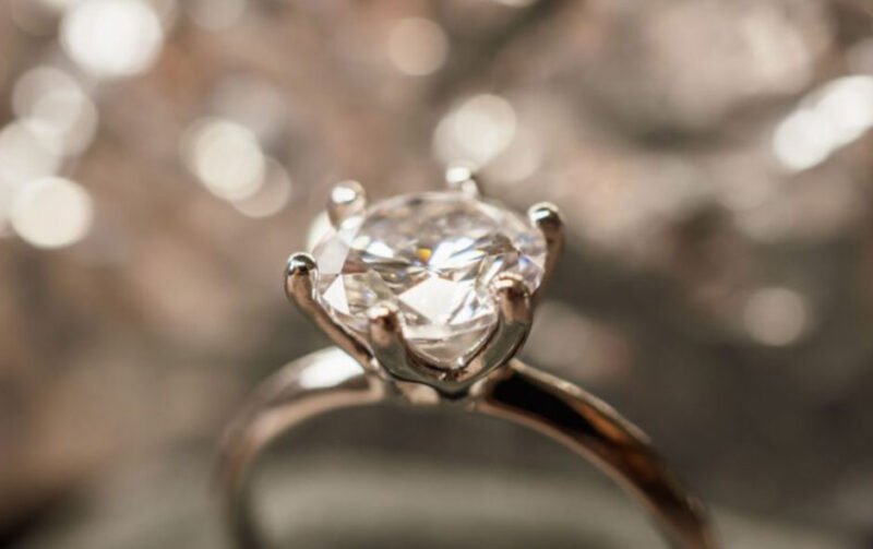 What to look for when buying an engagement ring online